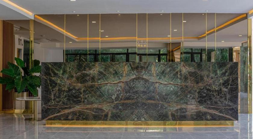 B2 Huai Khwang Premier Khách sạn 3*