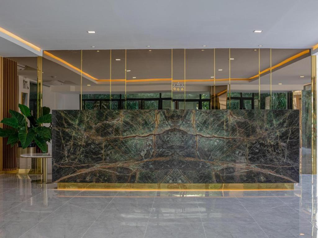 Hotel B2 Huai Khwang Premier